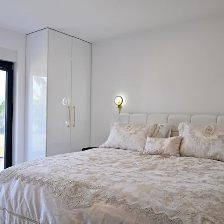 Noel By Interhome Villa Donji Prolozac